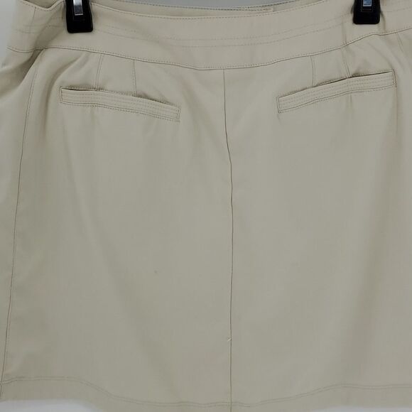 Tail..skort, size 6. Off white. Large pockets. golf. Tennis, pickel ball. - Picture 6 of 11